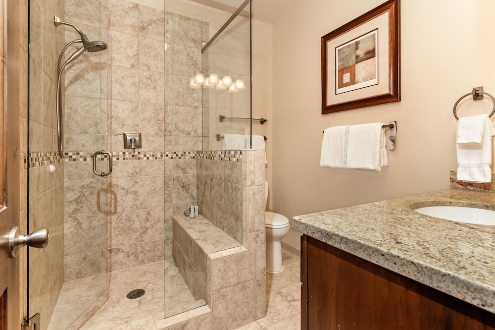 Durant Condominiums by Frias