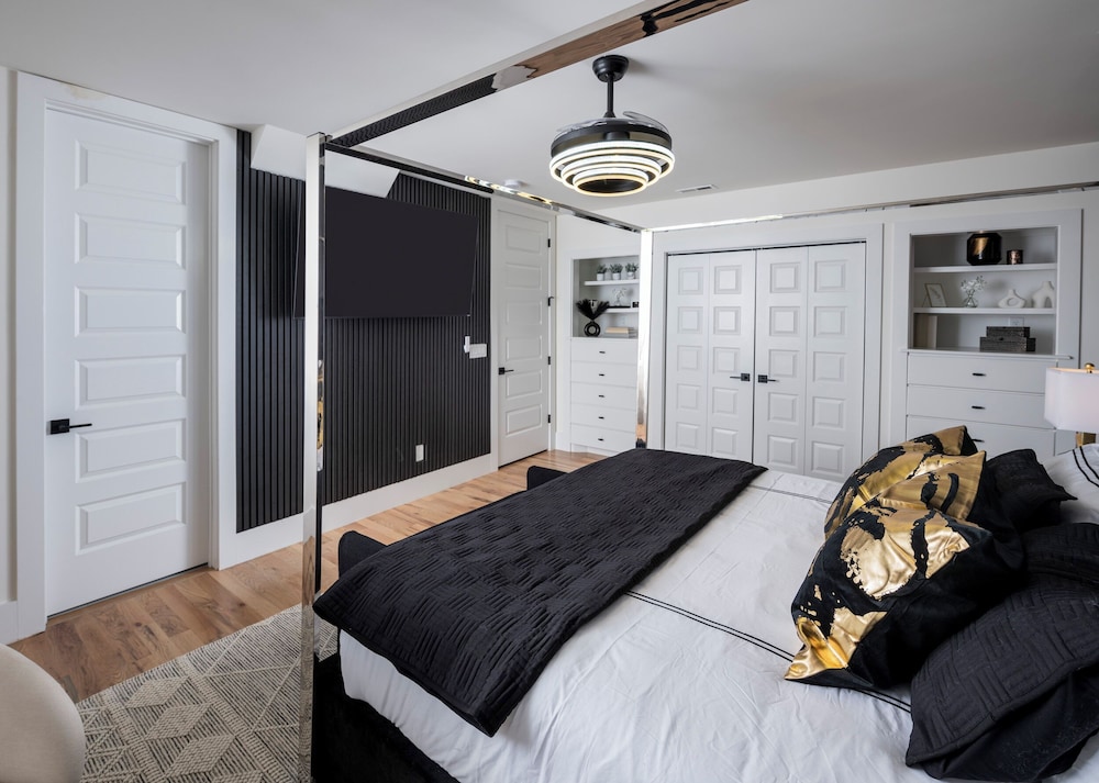 NEW Luxury Home With Rooftop Heated Pool
