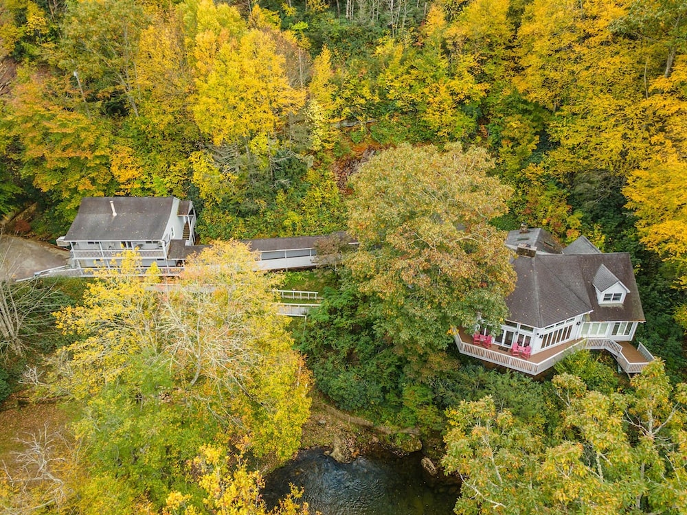 Riverfront Sanctuary Your Mountain Getaway