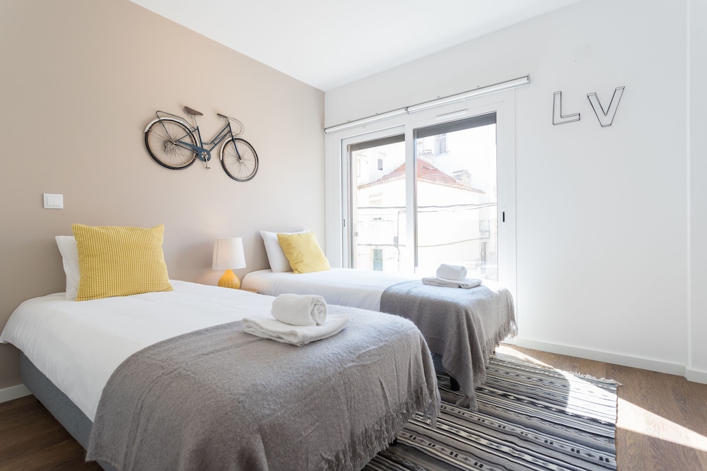 Alfama Lounge Three-Bedroom Apartment w/ River View and Parking - by LU Holidays