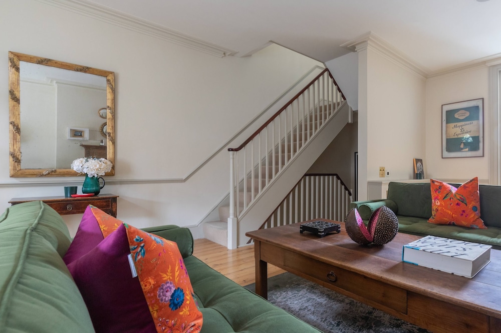 Kensington Place IV by Onefinestay