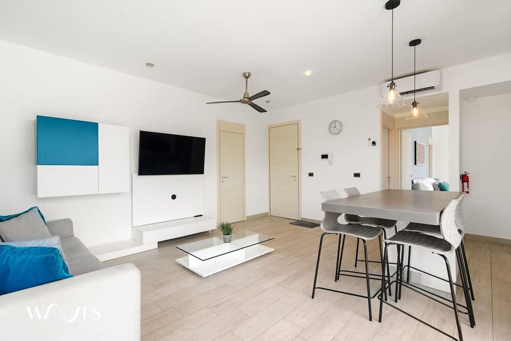 1 Br w 5th Avenue View Steps From the Beach