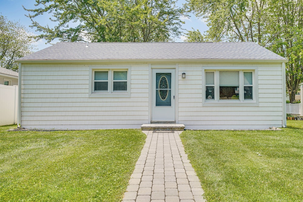 1/2 Mi to Beach: Family Retreat in Old Lyme!