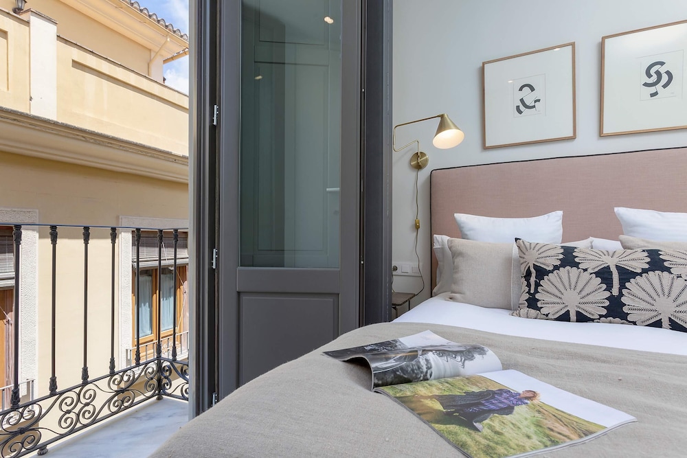 Exclusive 2-bedroom Near the Cathedral. San Matías I