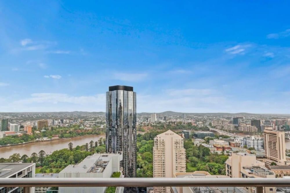 Brisbane Vacations - 2BR Stunning Views CBD Pool Gym Netflix - Property Image 9