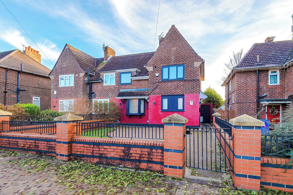 Modern 3-Bed - Near Etihad & City Centre