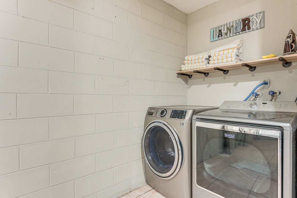 Orlando & Disney Parks Hub w/ Pool: Pet Friendly!