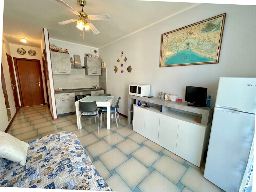 Seaside Apartment With Balcony