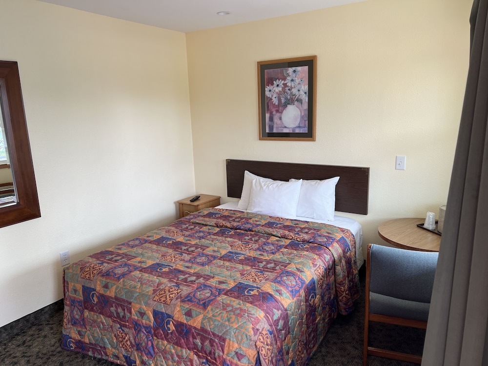 All Star Inn & Suites