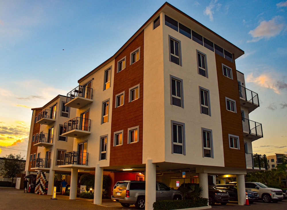 Hotel Wilton River Suites (Adults Only) - Image 1