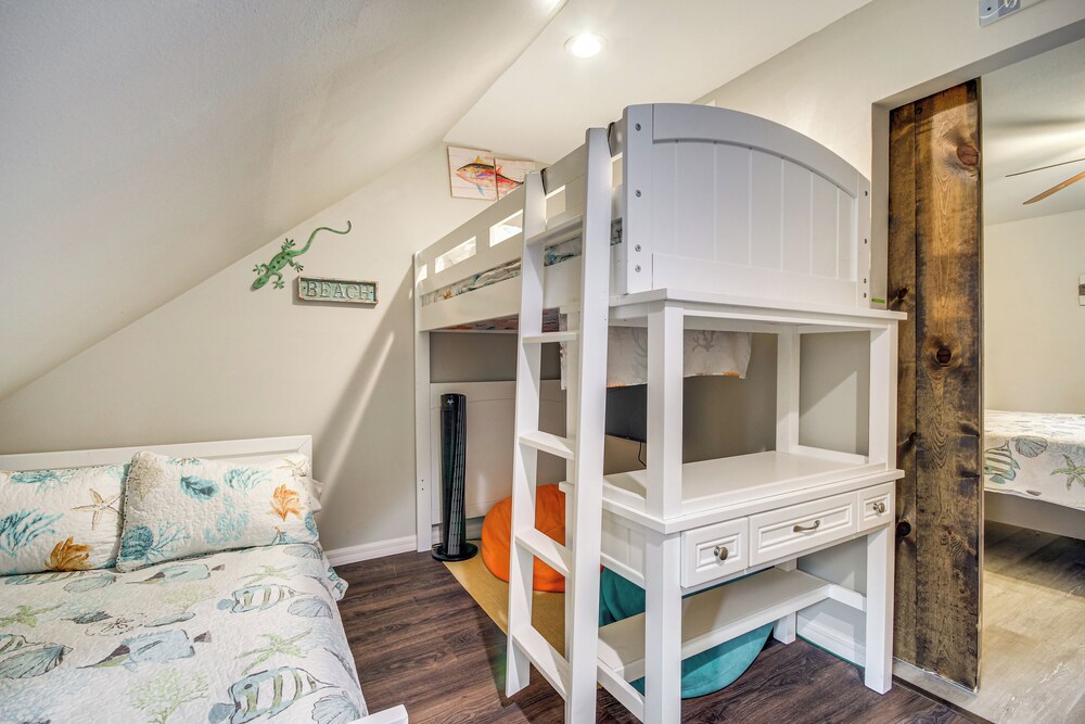 < 1 Mi to Waveland Beach: Spacious Family Home