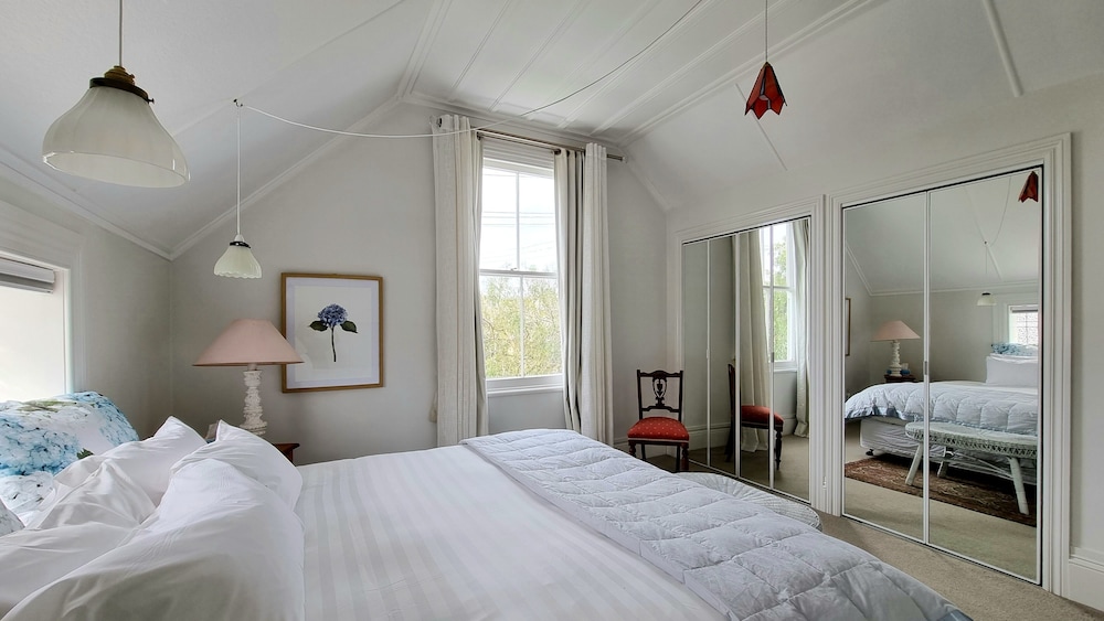 Timeless Heritage Grey Lynn 2BR Beauty view 4
