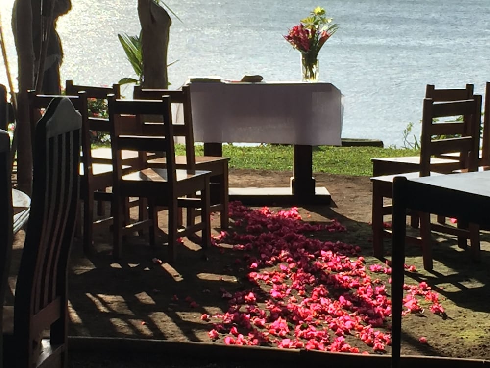 BlueBay Bugenvil Lake Lodge
