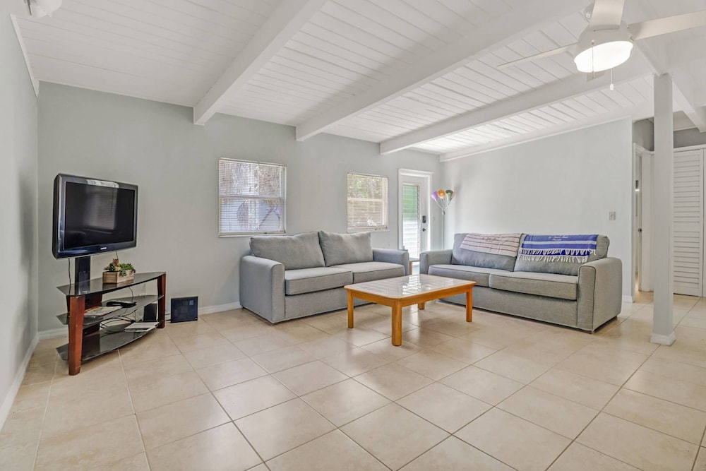 5811 Lauder St view 4