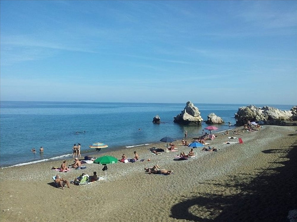 Panoramic Apartment in Villa With Pool and Garden Wi-fi view 4