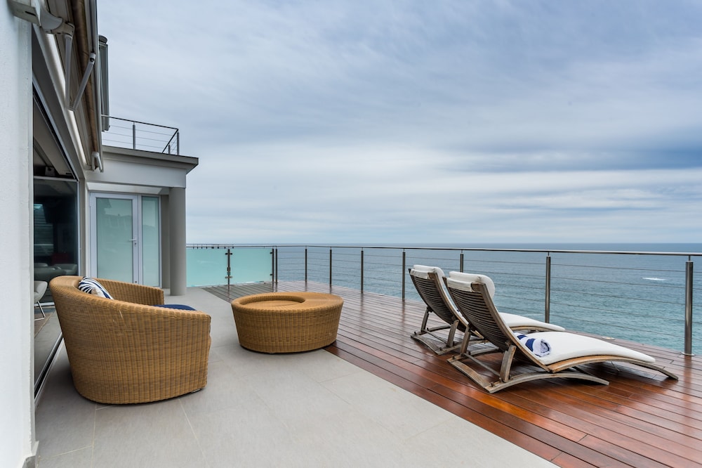 Head over Hills Luxury Retreat