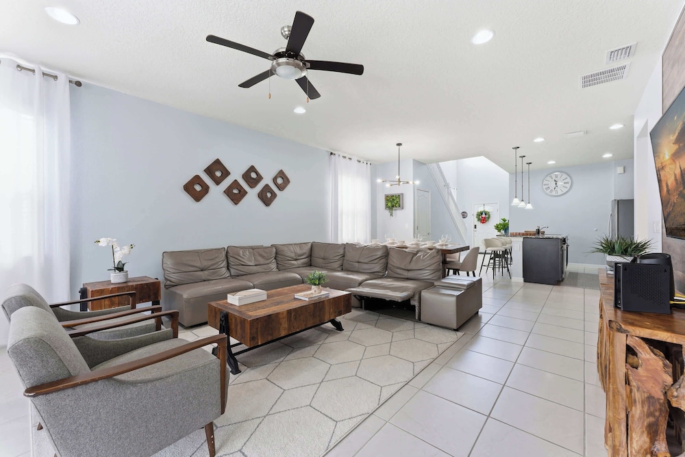 Family 6BR Home, Pool & Game Room