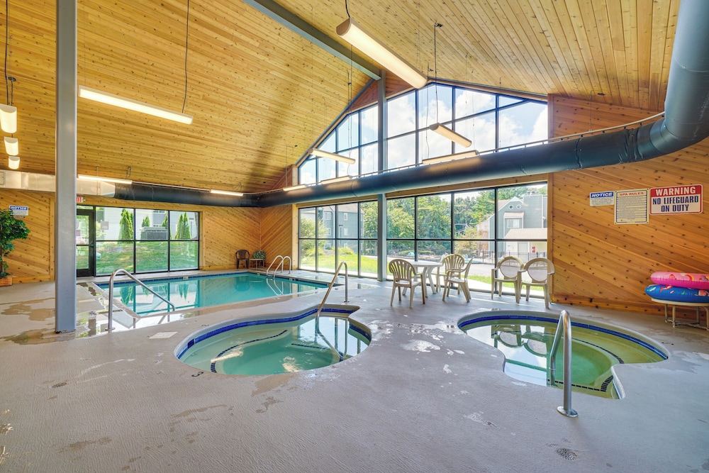 Indoor & Outdoor Pool Access! Condo 3 Mi to Gsmnp