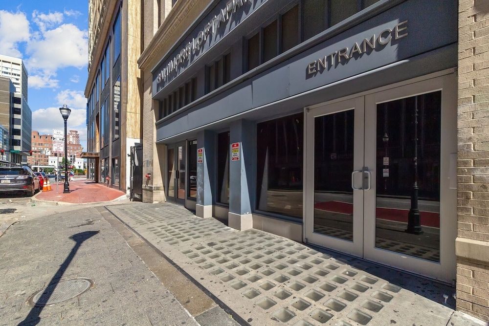Inner Harbor's Best Furnished Luxury Apartments 1 Bedroom Apts by RedAwning view 5