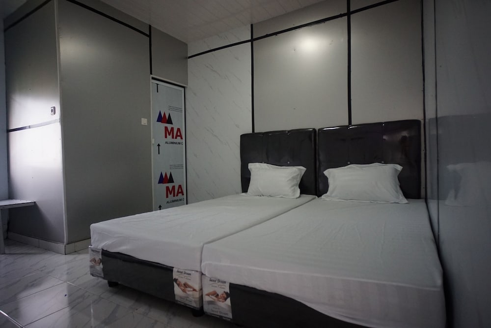 OYO 94903 Akasia Guesthouse