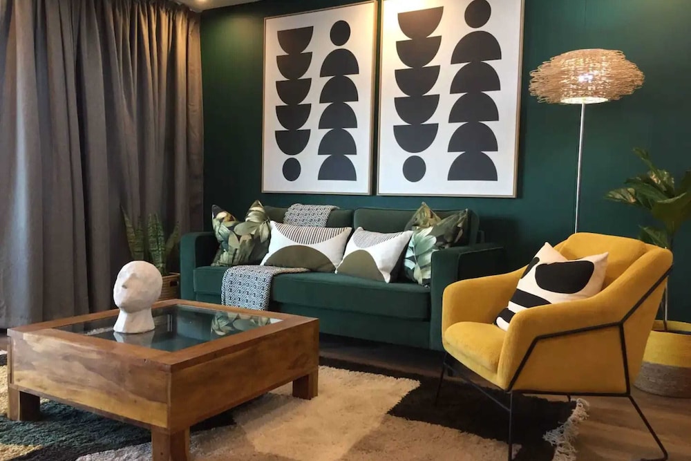Stylish 2 Bedroom Apartment in Cape Town With Stunning Views view 4