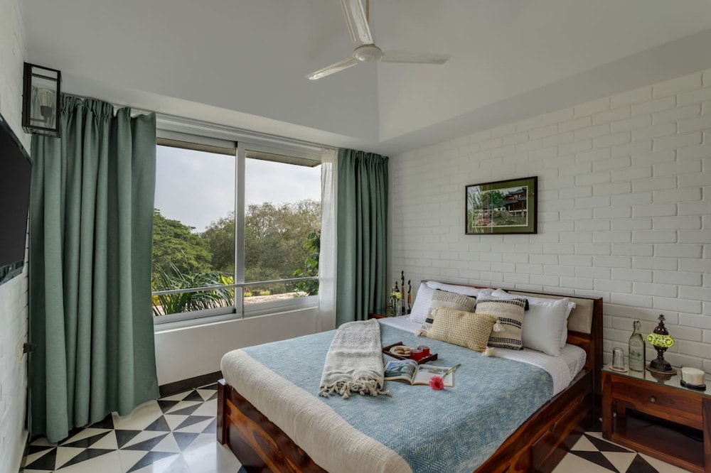 El Arbol by Hireavilla - 2BR w Rooftop Pool Nerul