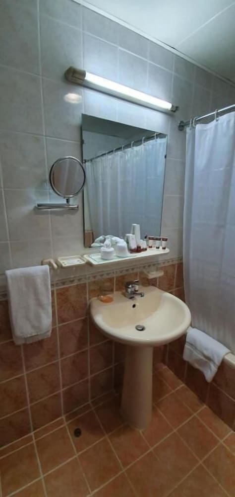 Abu Dhabi Vacations - Ivory Hotel Apartment - Property Image 7
