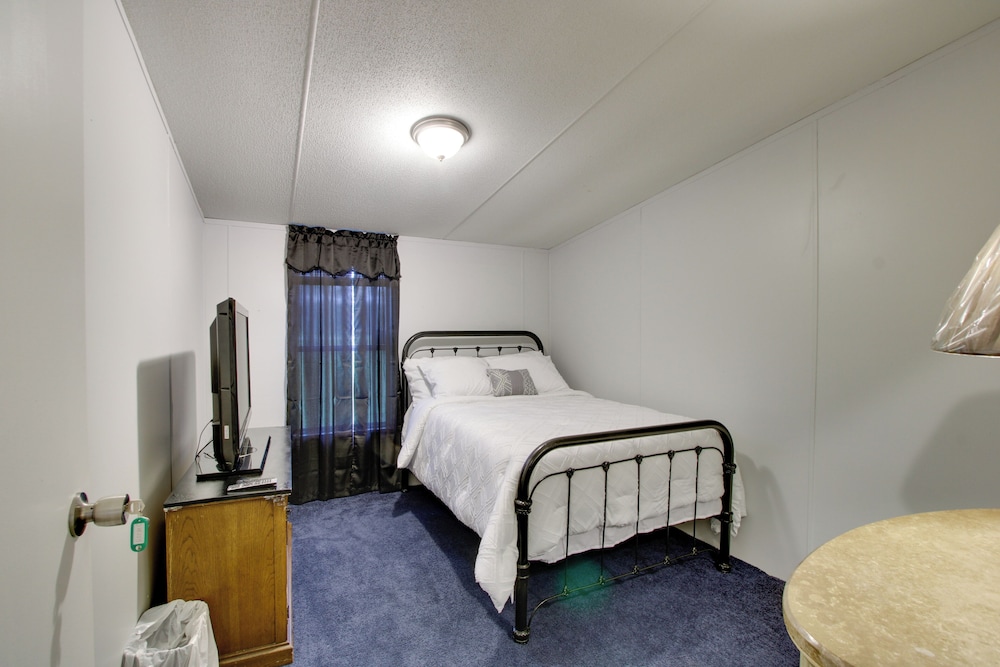 1 Mi to US Marine Base Albany: Cozy Getaway!