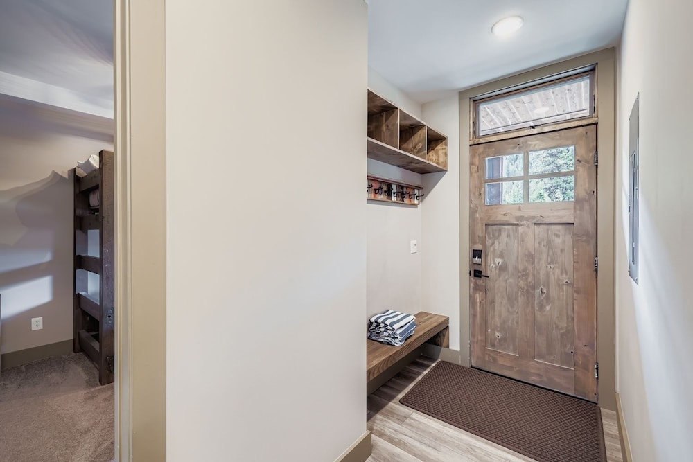 1820 The Seasons 1 Bedroom Condo