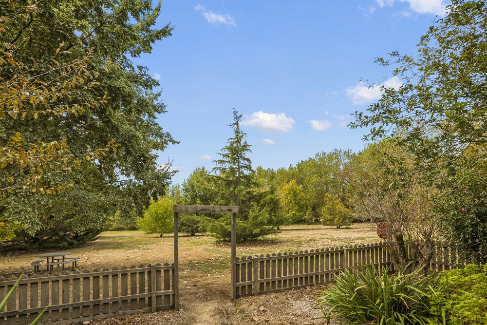 StayAU 3BR Quaint Countryside Cottage