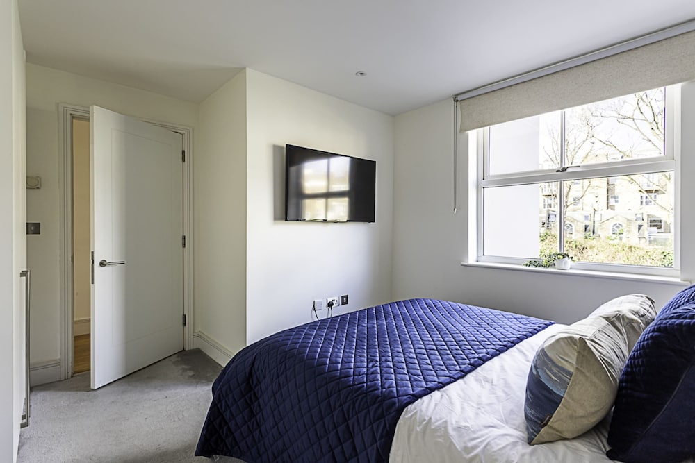 Tranquil Belsize Park Haven With Stunning Views view 2