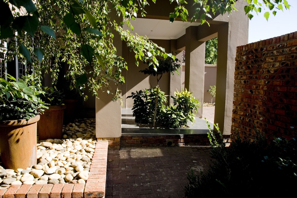 The Crown Guesthouse