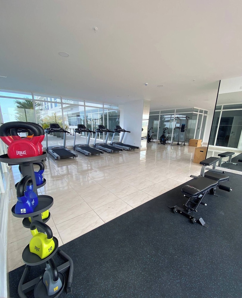 Oceanfront Designer Apartment PH The Sands, Next to Hilton