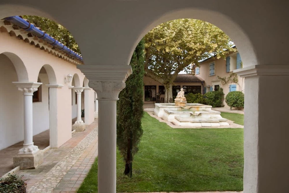 Proven ale House With Pool and spa