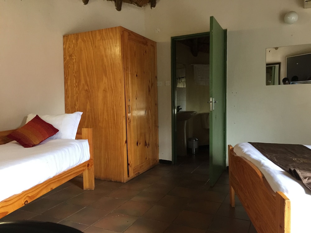 Kgogomodumo Lodge view 3