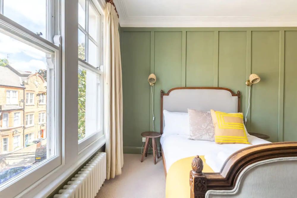 Luxuriously Designed 3 Bedroom Apartment in Clapham