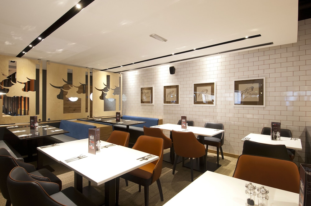 Premier Inn Halifax Town Centre 4