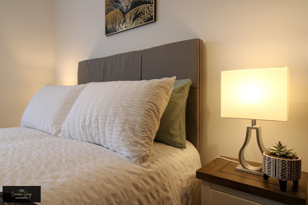 Modern Home in Belfast, Office, Parking, Wifi view 5