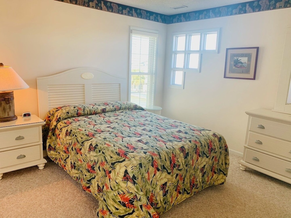 License To Chill 4 Bedroom Home by RedAwning