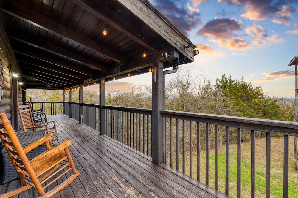 Cozy Cabin Hot Tub Balcony Golf Simulator Near Pigeon Forge Smoky Mountain Group Retreat Mountains Are Calling by Avantstay