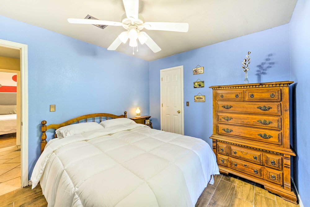 9 Mi to Belton Lake: Home w/ Large Yard Space! view 5