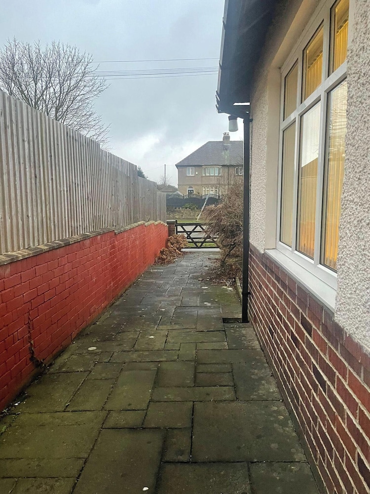 Charming Home in Huddersfield w/ Parking Petsok