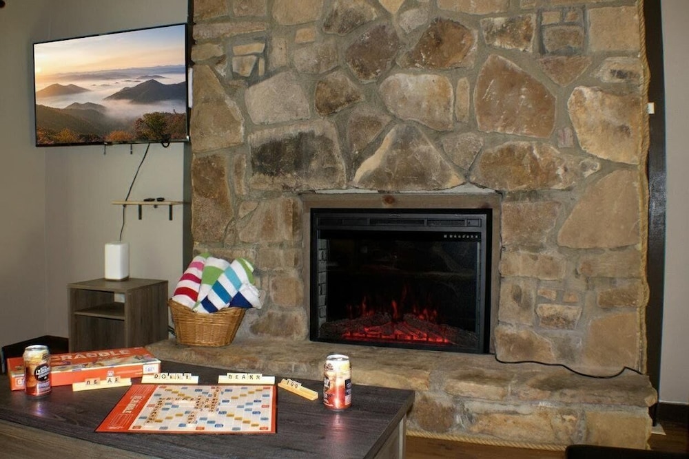 Scenic Solitude 3 Bedroom Cabin