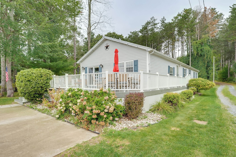 1 Mi to Silver Lake Sand Dunes: Family Gem w/ Yard