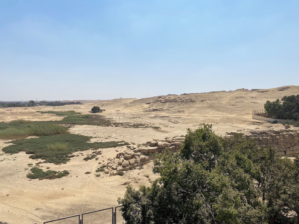 Tut & Pyramids View