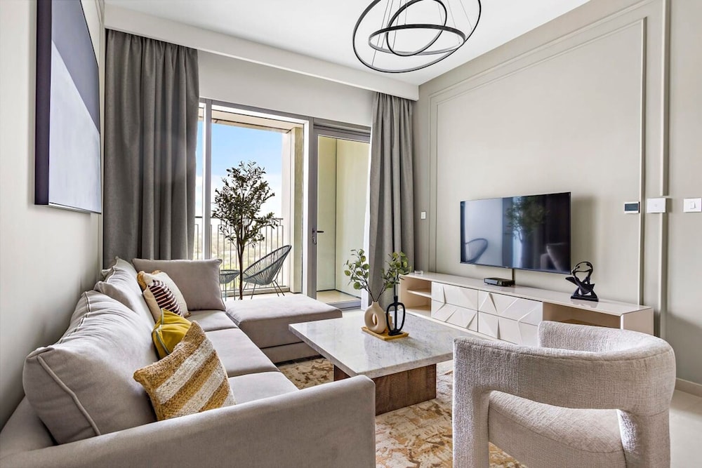 Silkhaus Modern Chic in New Tower Pool Gym