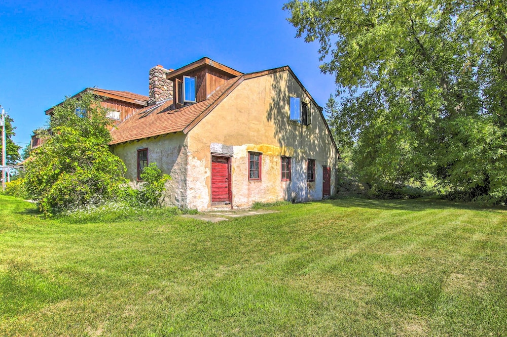 Cozy Sister Bay Getaway in Converted Barn! view 4