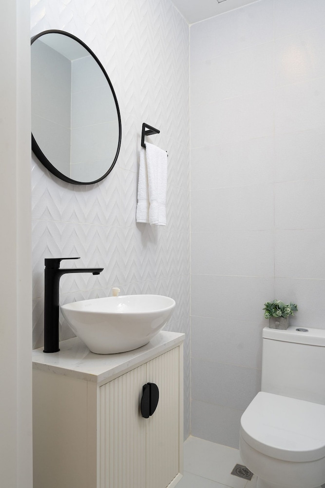 Shalom Residences By YellowKey