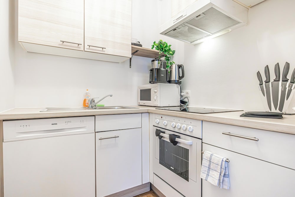 9 Min Metro City Center 1BR 1LR Balcony
