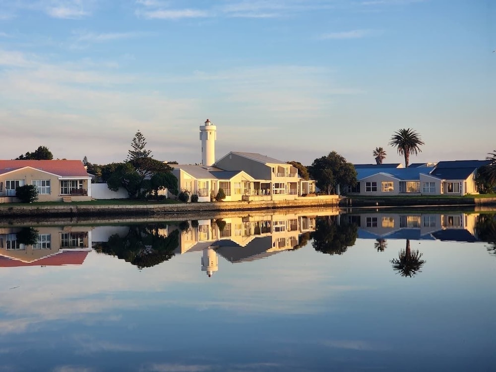 Flamingo Villa at Beach - Pool - Luxury - Solar Back Up